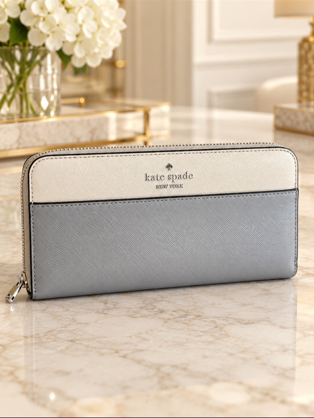 Gorgeous Kate Spade Two-Tone Cream and Light Gray Zip Wallet❤️8x4x2